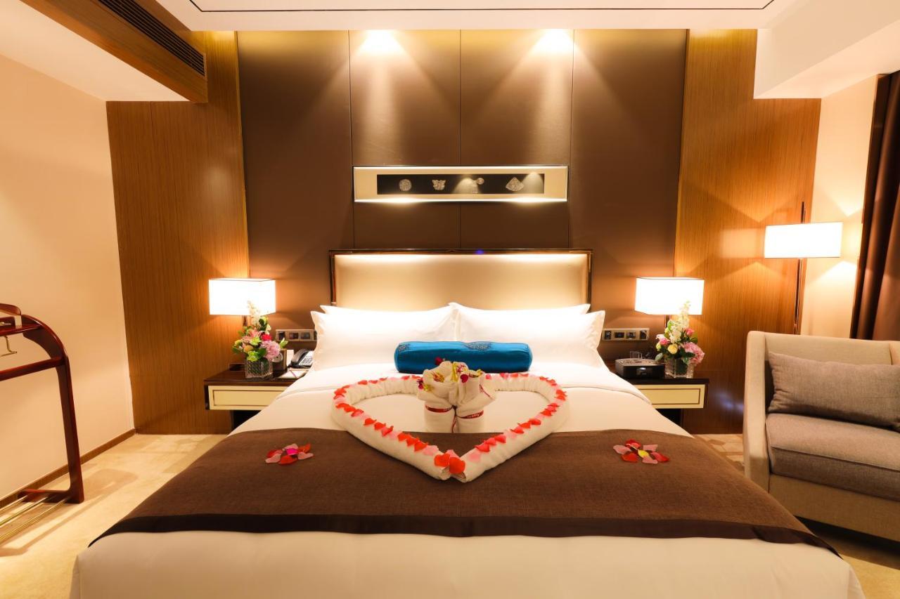 Argyle Grand Hotel Xingyi  Экстерьер фото