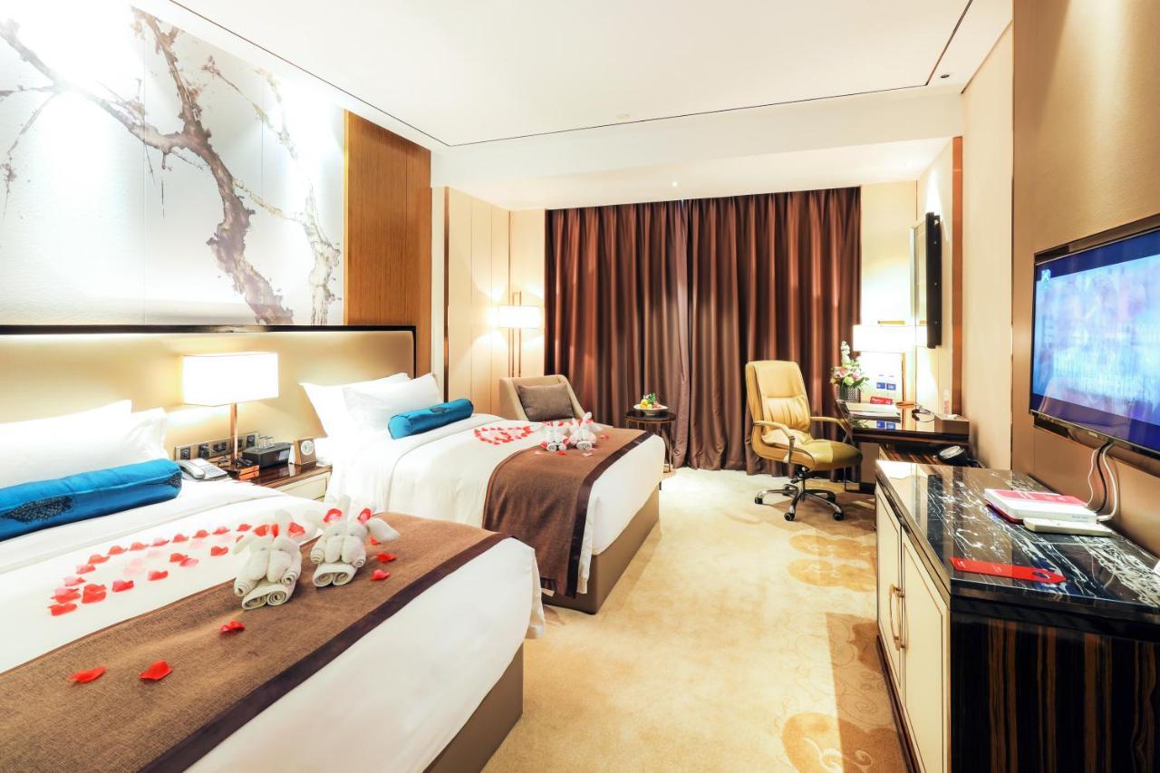 Argyle Grand Hotel Xingyi  Экстерьер фото