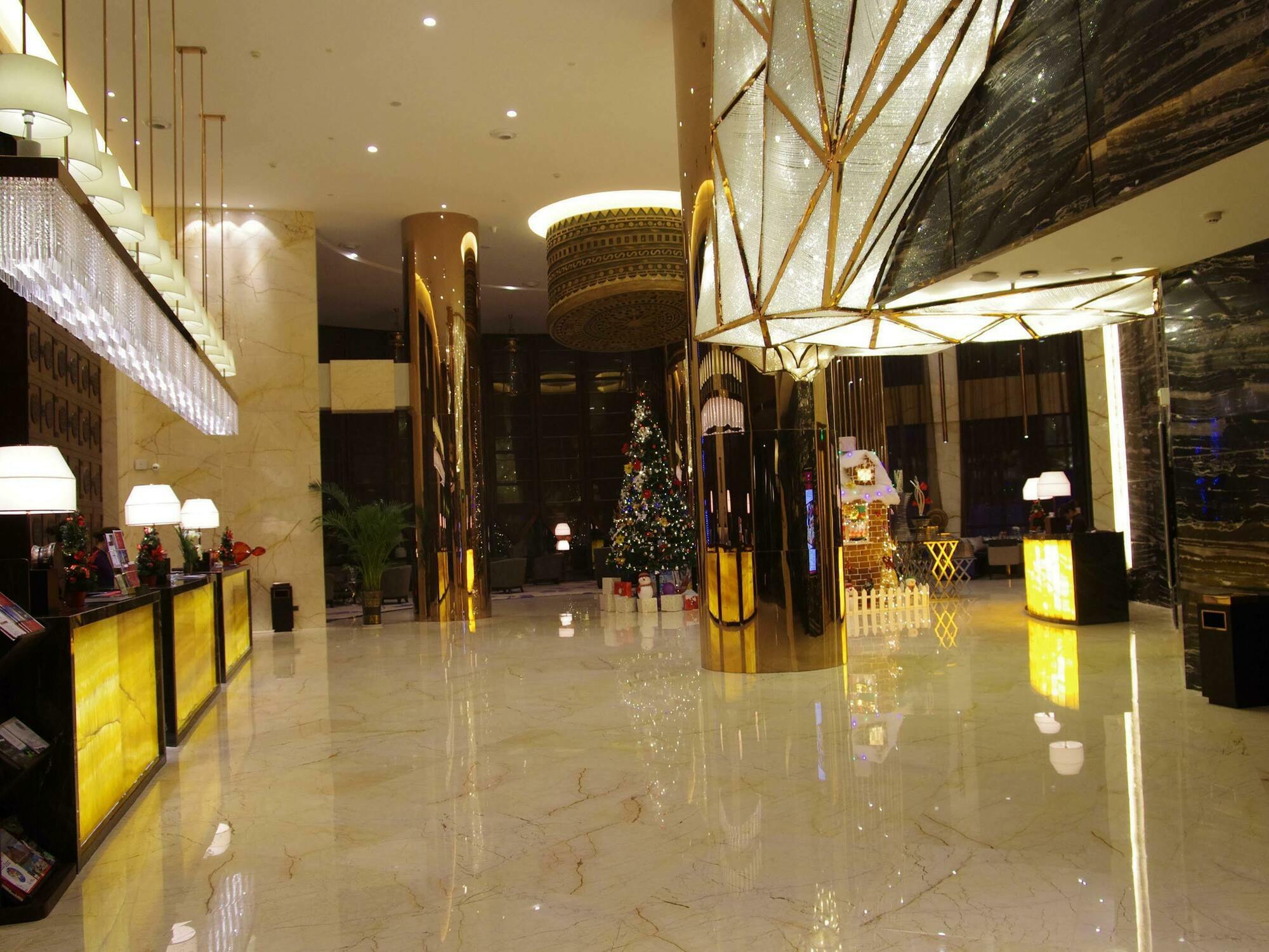 Argyle Grand Hotel Xingyi  Экстерьер фото