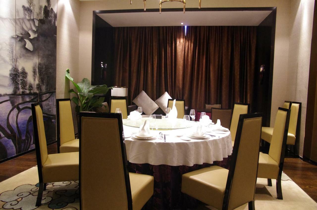 Argyle Grand Hotel Xingyi  Экстерьер фото